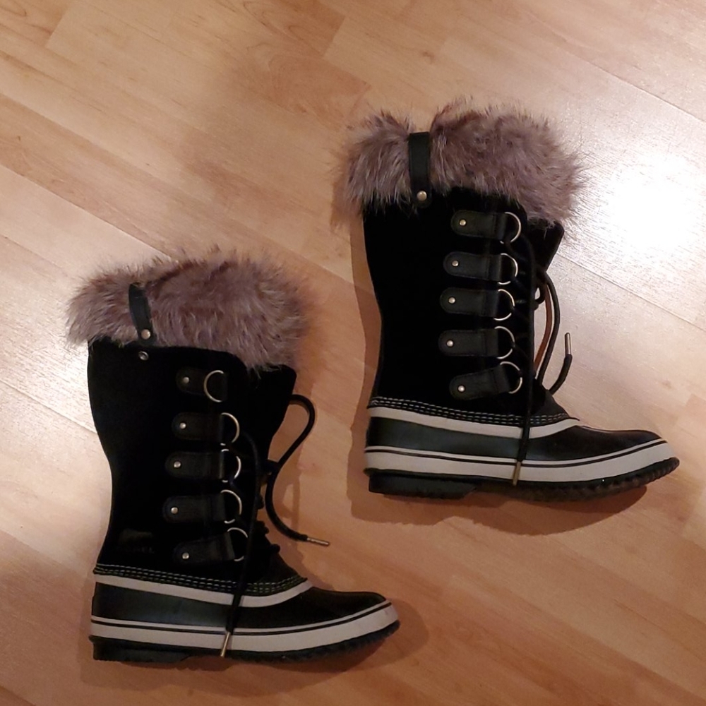 Boots - Picture 2 of 4